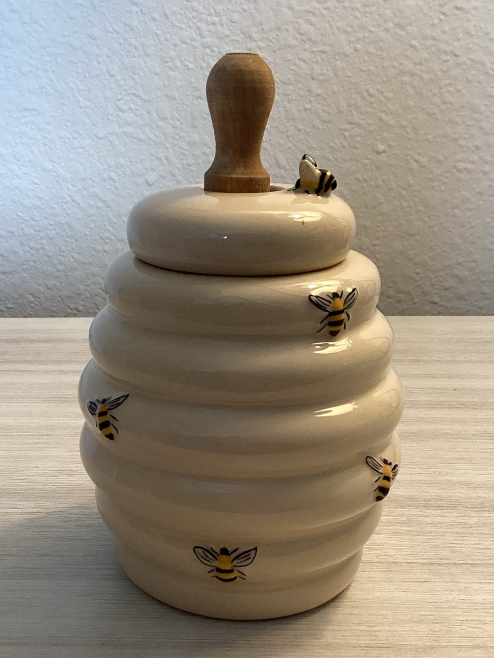 Harry & David Bumble Bee Hive Ceramic Honey Pot  w/ Wood  Dipper 5” - IEC